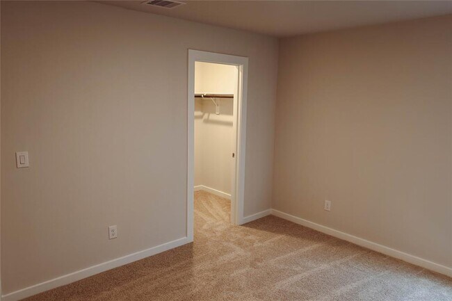 Building Photo - 8563 Blueberry Ash St