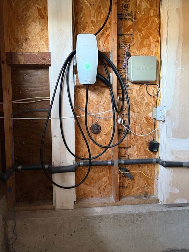 Building Photo - Spacious 3 Bed/2.5 Bath Federal Way Home.