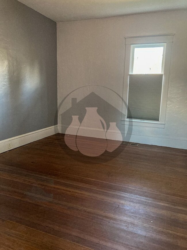 Building Photo - Single Level House - Ready for you to call Home!!