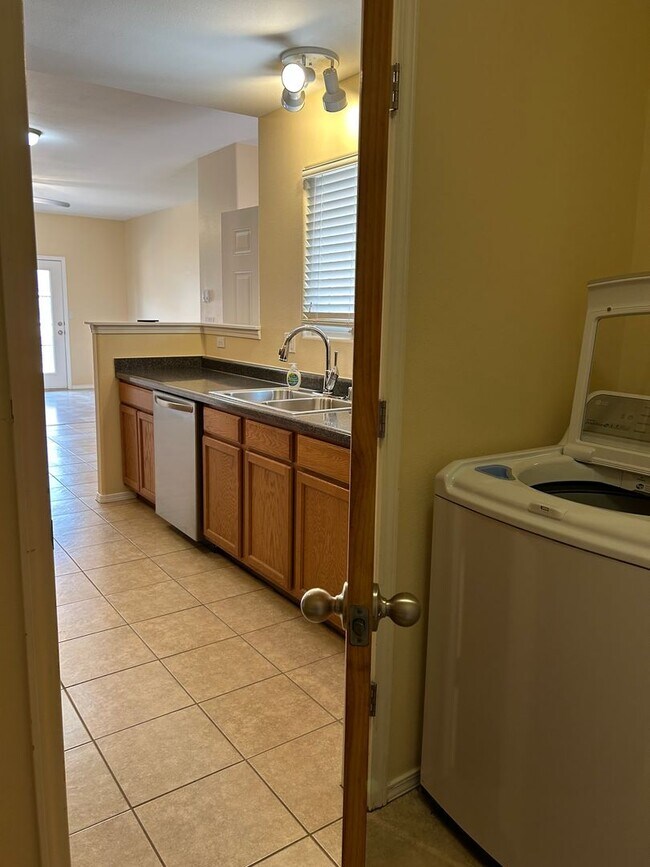 Building Photo - 7603 Mesa Del Oro Ln