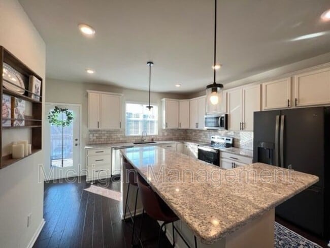 Building Photo - 263 N Sydney Ct