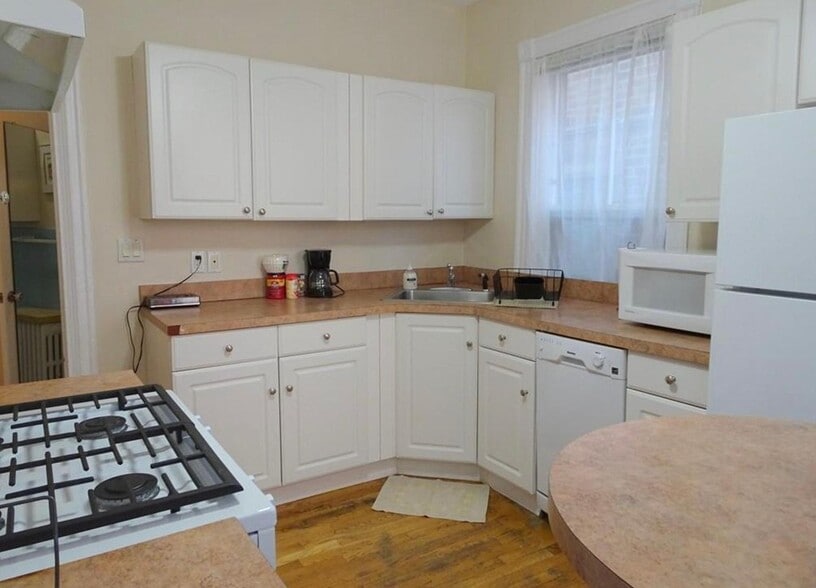 Building Photo - 37A Harvard St