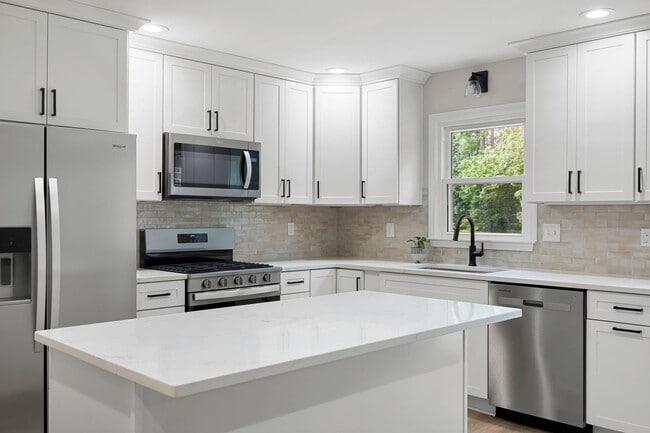 Building Photo - Beautifully Renovated Ranch in Marietta