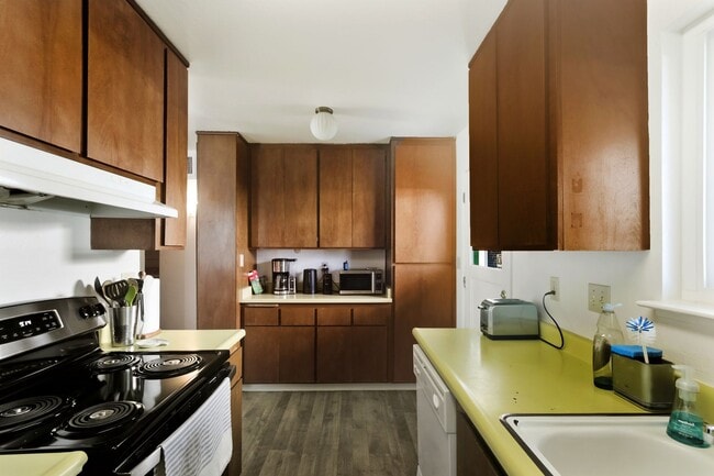 Building Photo - 2 Bedroom 2 Bedroom Home in East Davis with solar