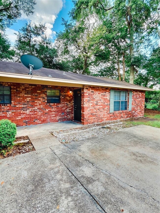 Primary Photo - 1115 Hickory Dr
