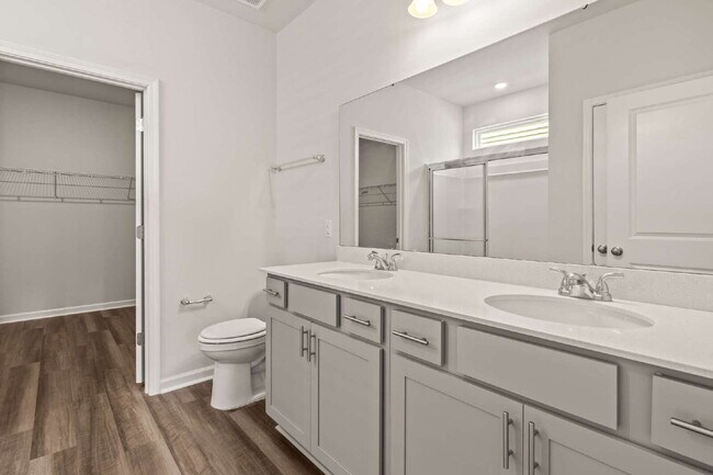 Building Photo - "Charming 3-Bed 2-Bath Residence in Telfai...