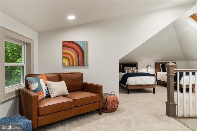 Building Photo - 4386 Lakewood Dr