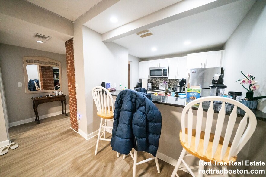 Building Photo - 191 Saint Botolph St