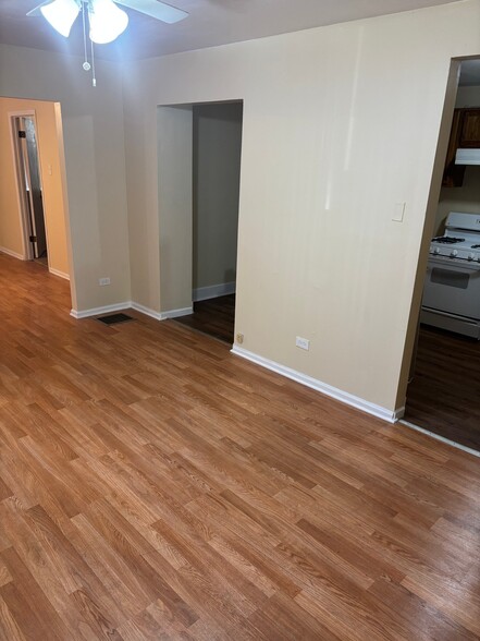 Building Photo - 7401 S St Lawrence Ave
