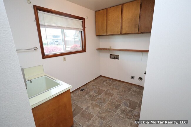 Building Photo - 3-Bedroom 1.5-Bathroom house in Stayton, OR