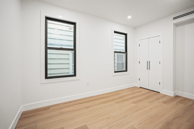 Building Photo - 31 W 46th St