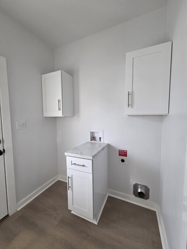 Building Photo - 3530 Highview Ct