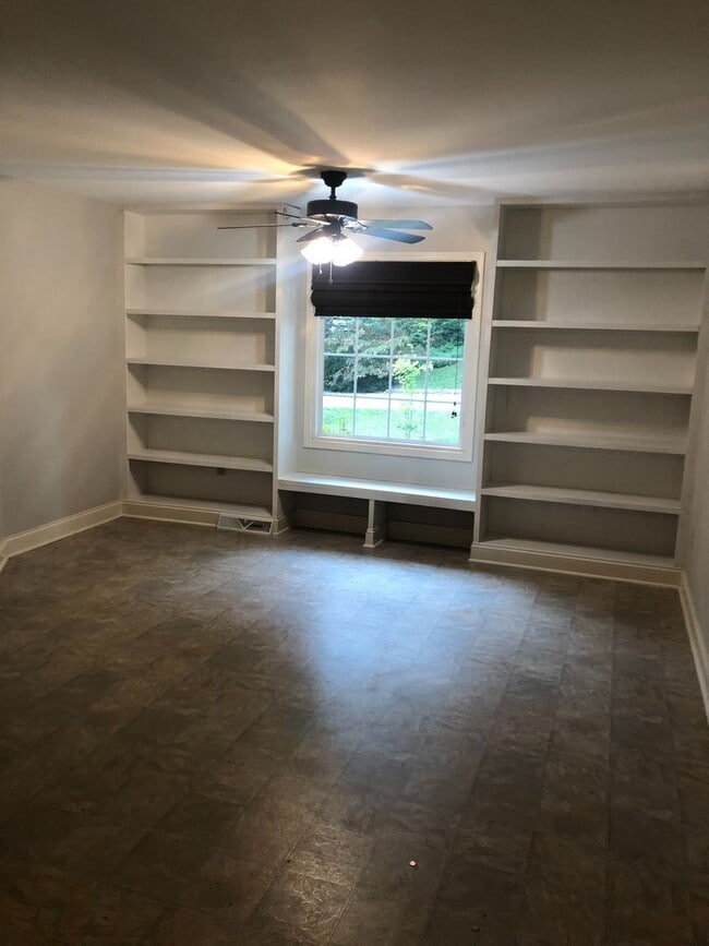 Building Photo - Greer, 3BD/2BA, 1519SF