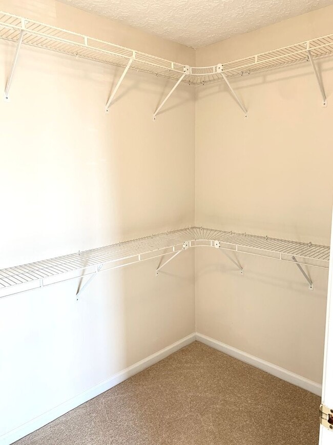 Building Photo - Light Filled 2bd 2bth Penthouse Condo In Piney Orchard!