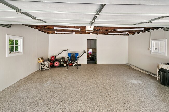 Building Photo - 3N425 N Howard Ave