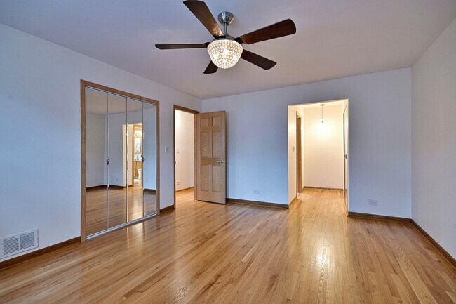 Building Photo - 2360 N Drury Ln