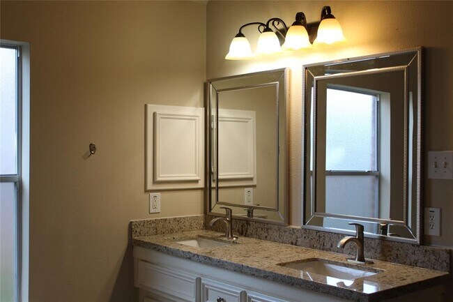 Building Photo - 22852 Lantern Hills Dr