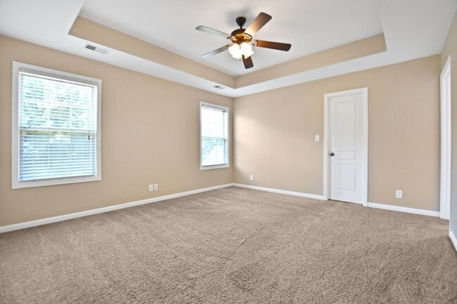 Building Photo - Pet Friendly Three Bedroom!