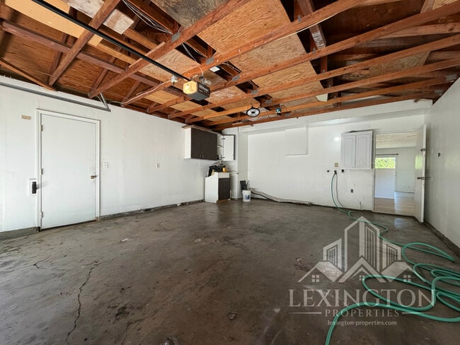 Building Photo - Lovely, 3BD/2BA, Home in Desirable Orangevale Neighborhood, Almond Acres, off Oak Ave. and Hickory!