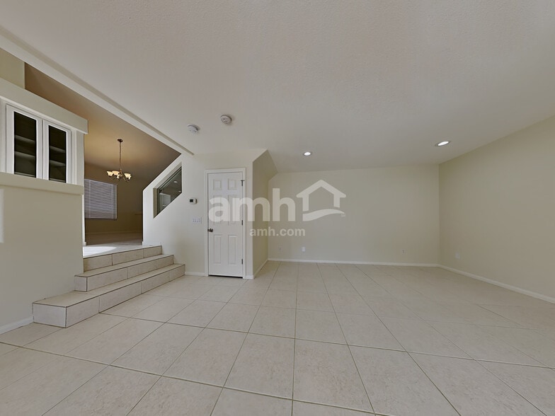 Building Photo - 9761 Trailing Daisy St