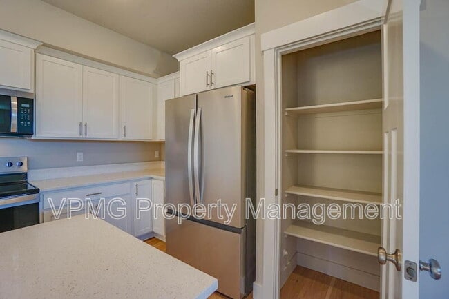 Building Photo - 2331 E Otter Lp