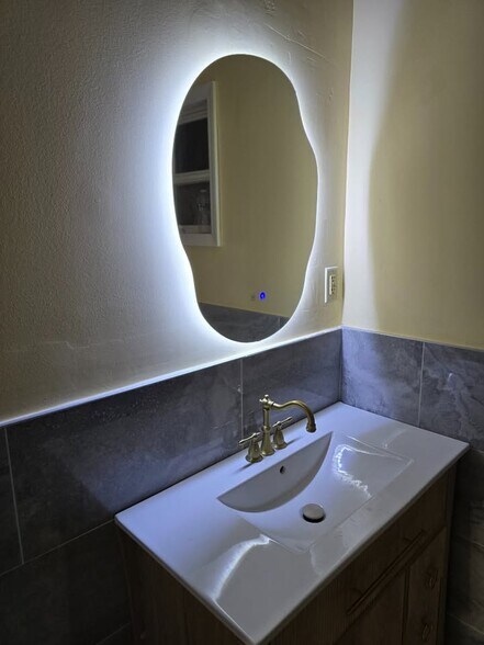 Building Photo - 541 5th Ave