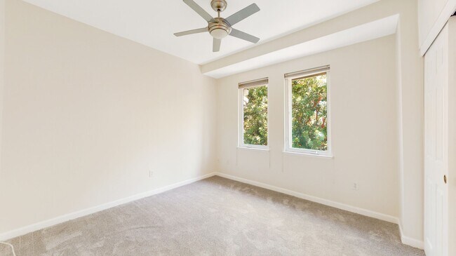 Building Photo - 4-Bedroom Townhome in San Jose!