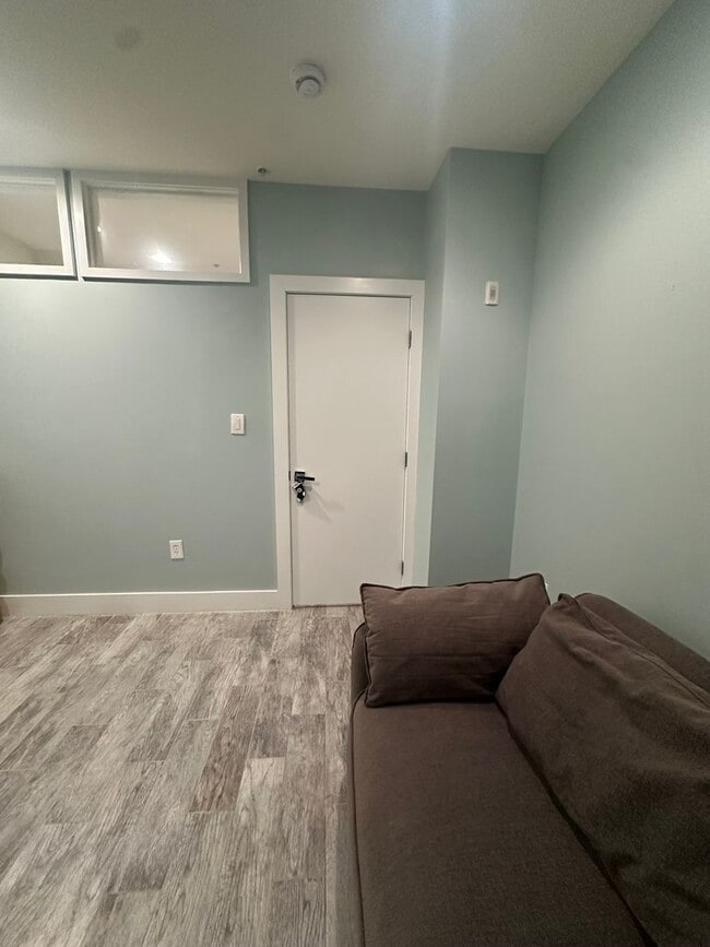 Building Photo - 1 Bedroom, 2 Bath Condo