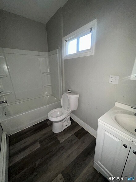 Building Photo - 222 Hallock Ave