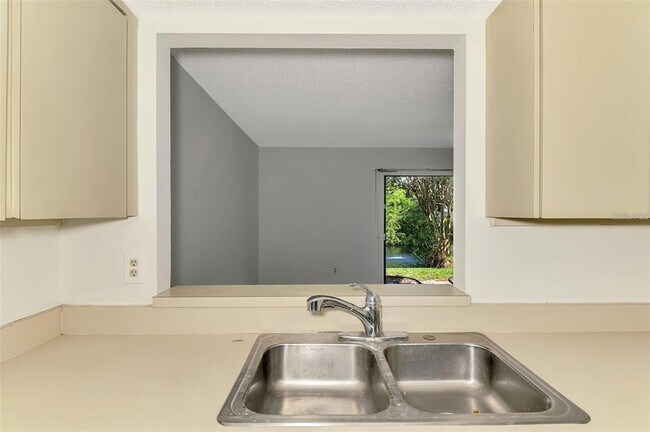 Building Photo - 935 Sunridge Way