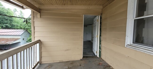 Building Photo - 3 bedroom 1 bathroom home in Brownstown/Leola