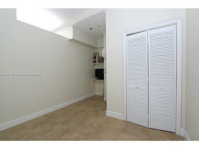 Building Photo - 6917 Collins Ave