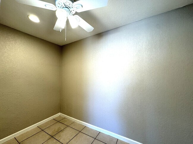 Building Photo - CORNER LOT 3 BEDROOM PLUS DEN WITH FIREPLACE AND LARGE YARD