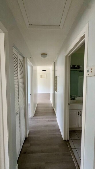 Building Photo - 3 bedroom, 1 bathroom single family home i...