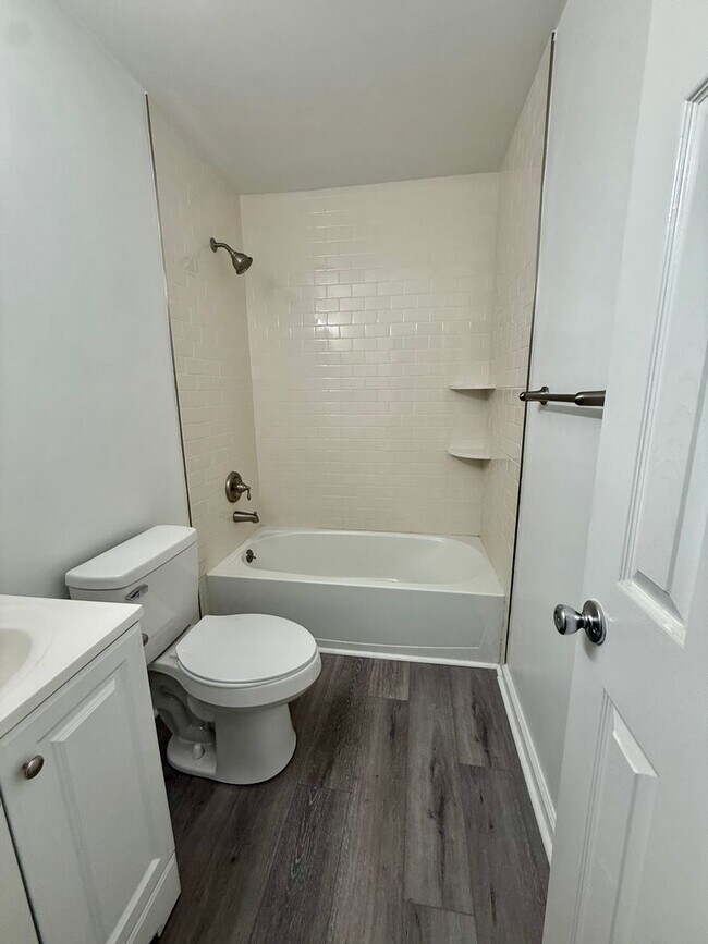 Building Photo - 3BD/2BA Home minutes from Dam Neck/Oceana Bases! Updated Throughout! Attached One Car Garage!