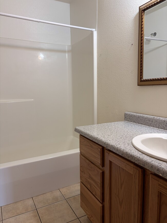 Building Photo - 1421 Thaxton Ct