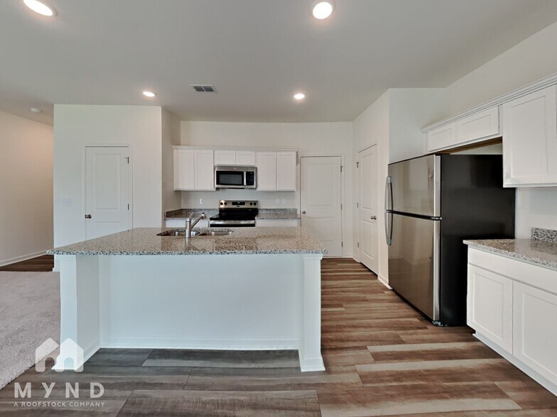 Building Photo - 1140 Centerview Dr
