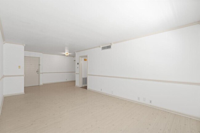 Building Photo - 2601 Bellefontaine St