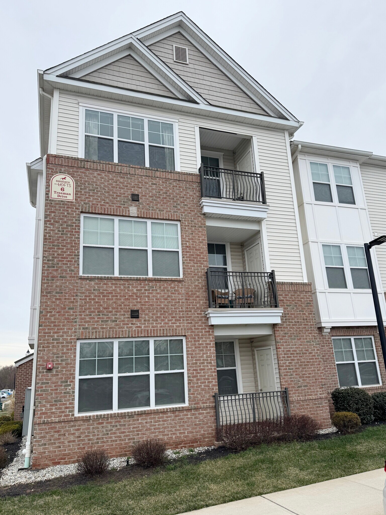 Building Photo - 233 US-206