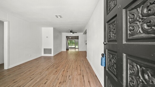 Building Photo - 8327 Bonner Dr