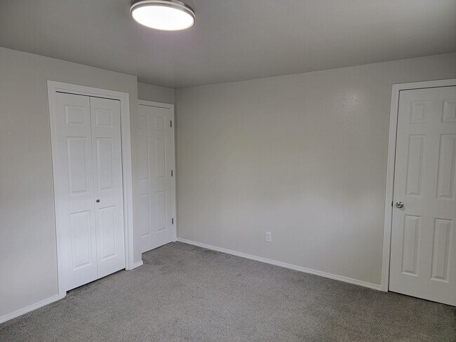 Building Photo - 186-02 Bending