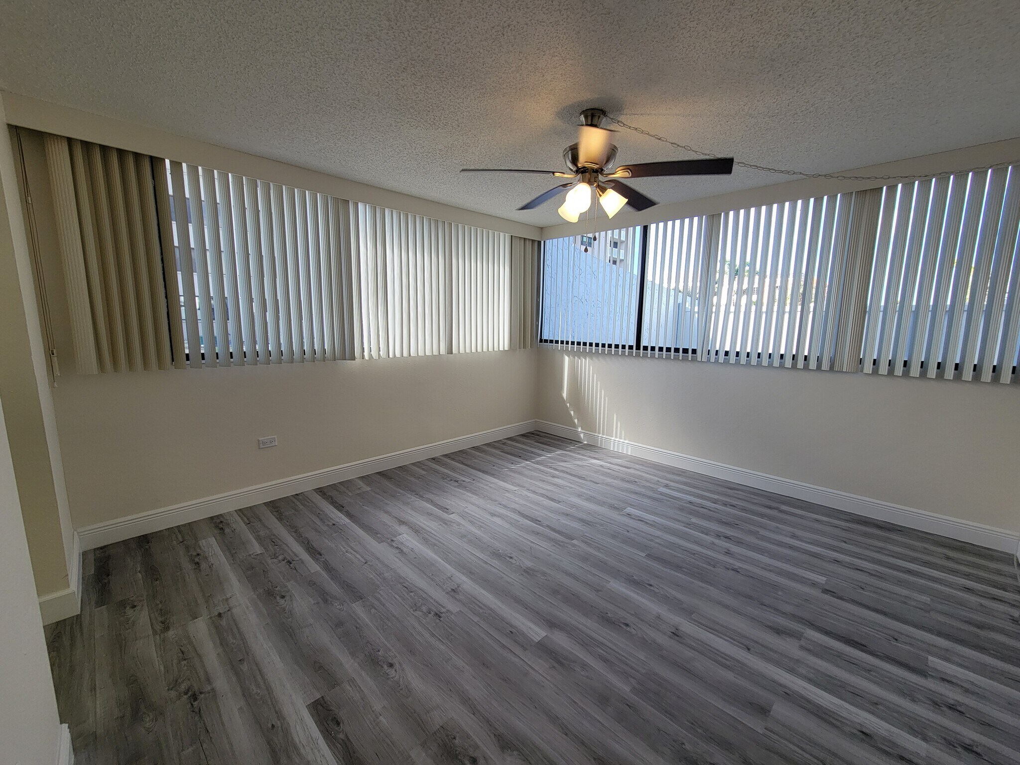 Building Photo - 500 Treasure Island Cswy