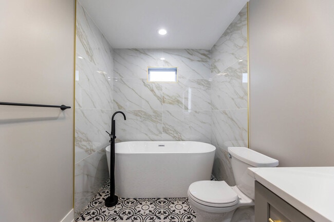 Building Photo - 5552 S Shields Ave