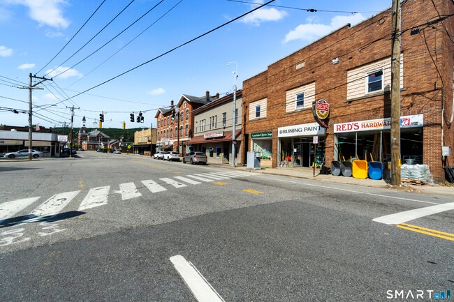 Building Photo - 36 Main St