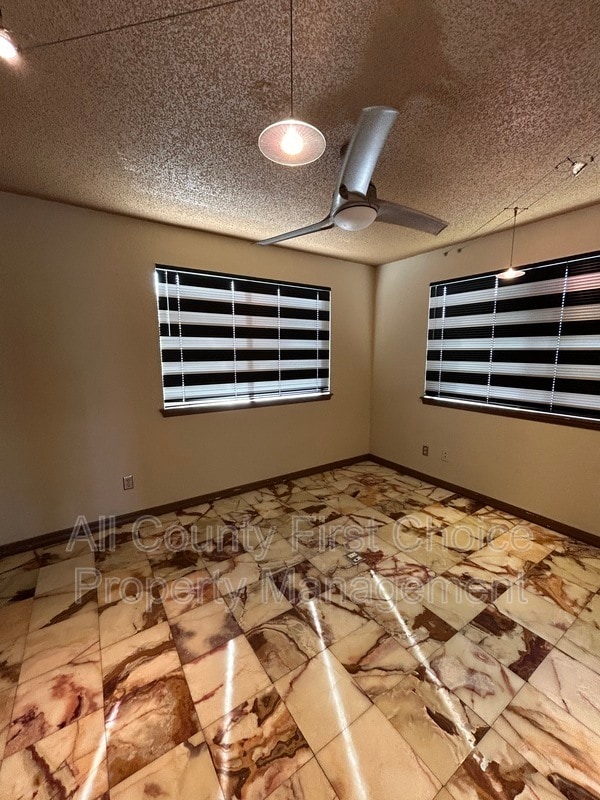 Building Photo - 9650 Tara Cay Ct