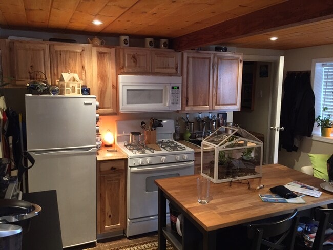 Primary Photo - 54042 Pine Crest Ave