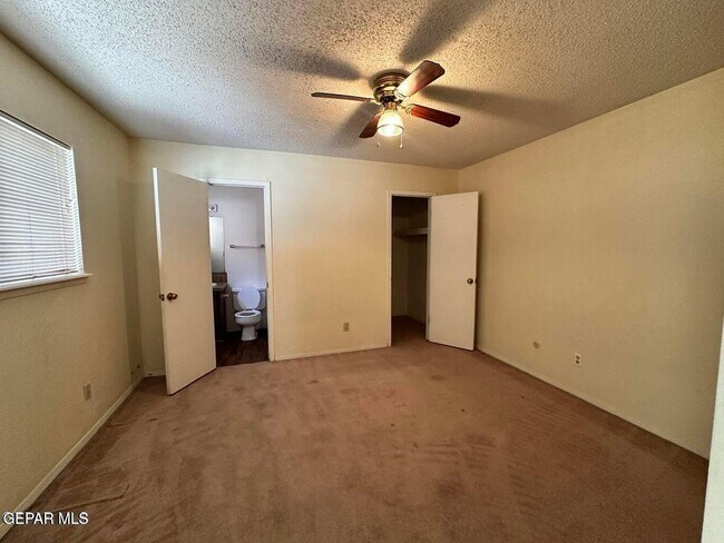 Building Photo - 2827 Anise Dr