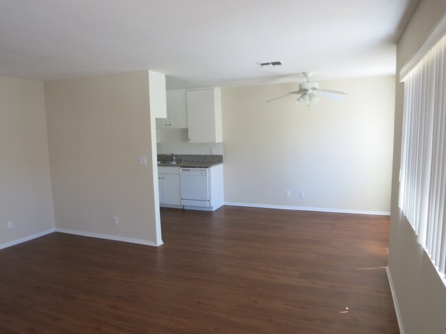 2 - 622 E Providencia Ave