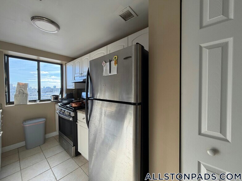 Building Photo - 15 N Beacon St