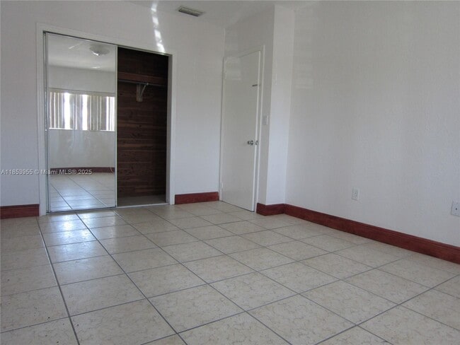 Building Photo - 1514 SW 22nd Ave